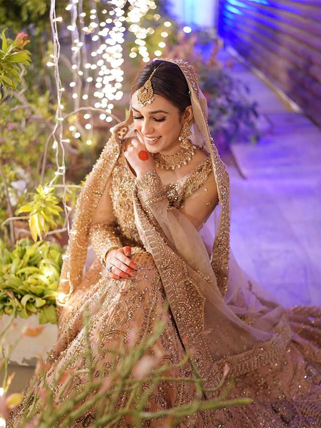 Hina Tariq Wedding Look: Royal Look In Red And Gold Dress